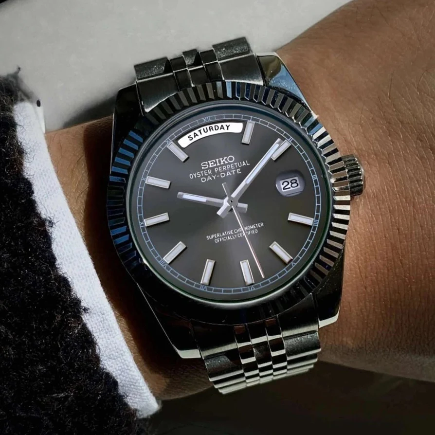 Day Date | Grey - Image 4