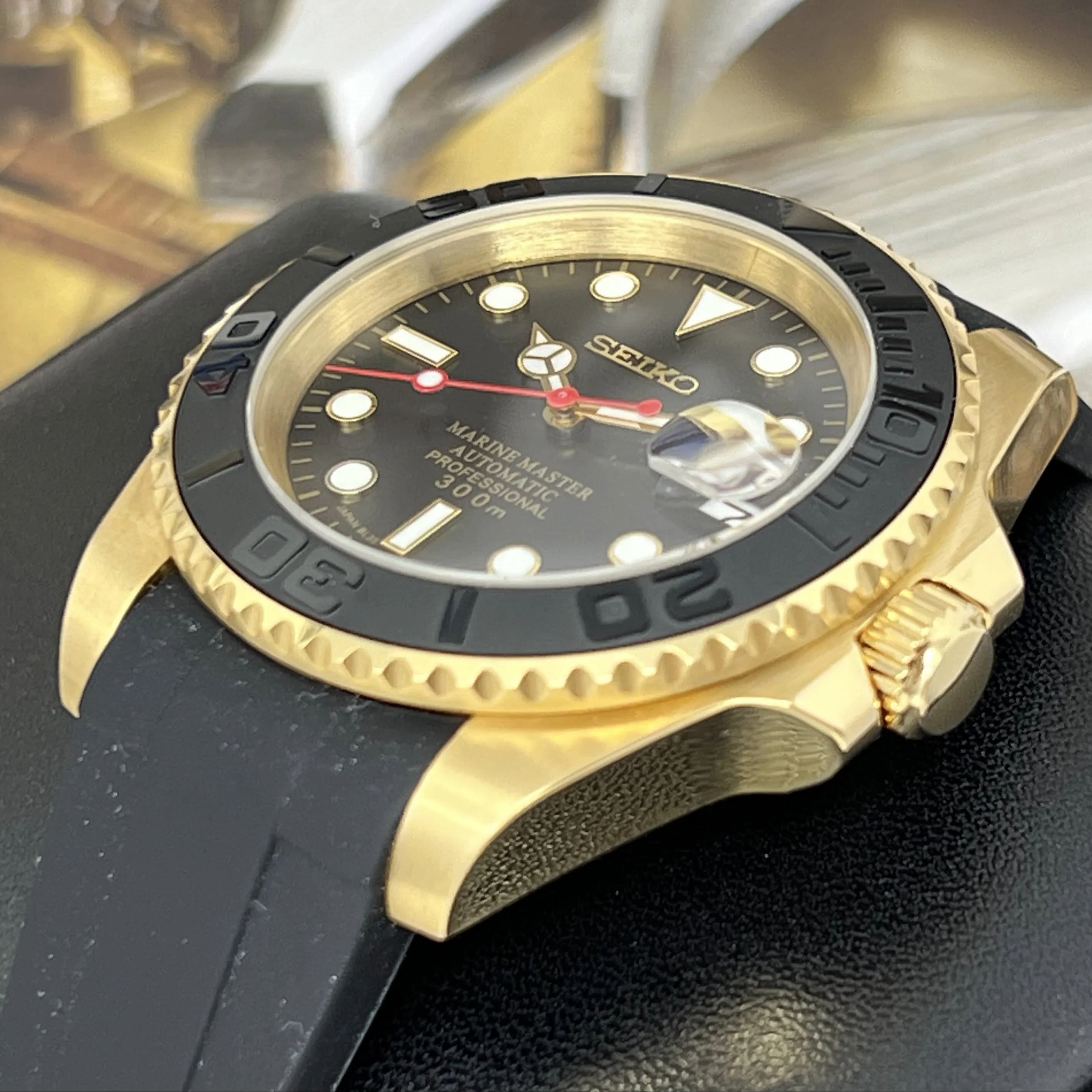 Gold Yacht Sub - Image 10