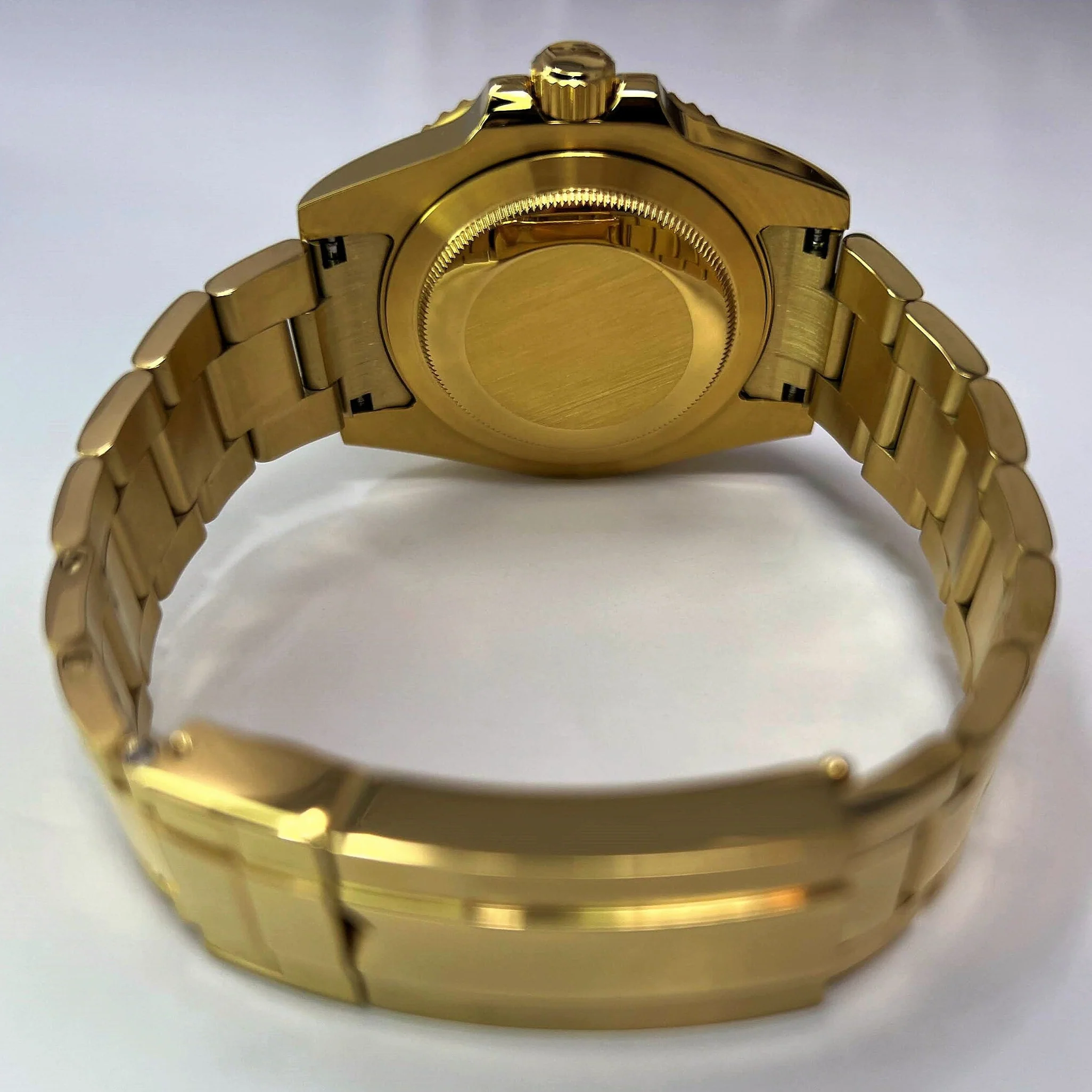Gold Yacht Sub - Image 4