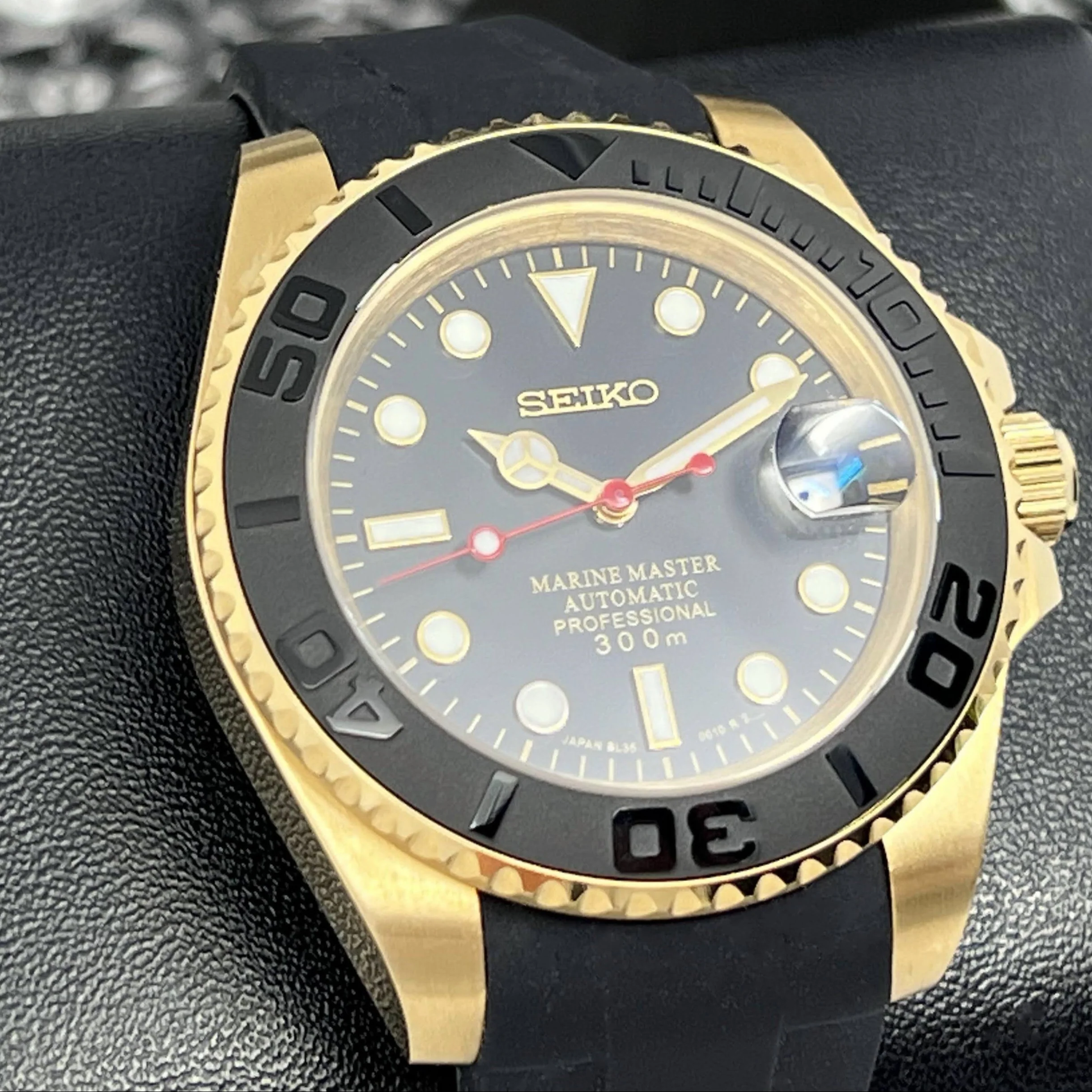 Gold Yacht Sub - Image 6