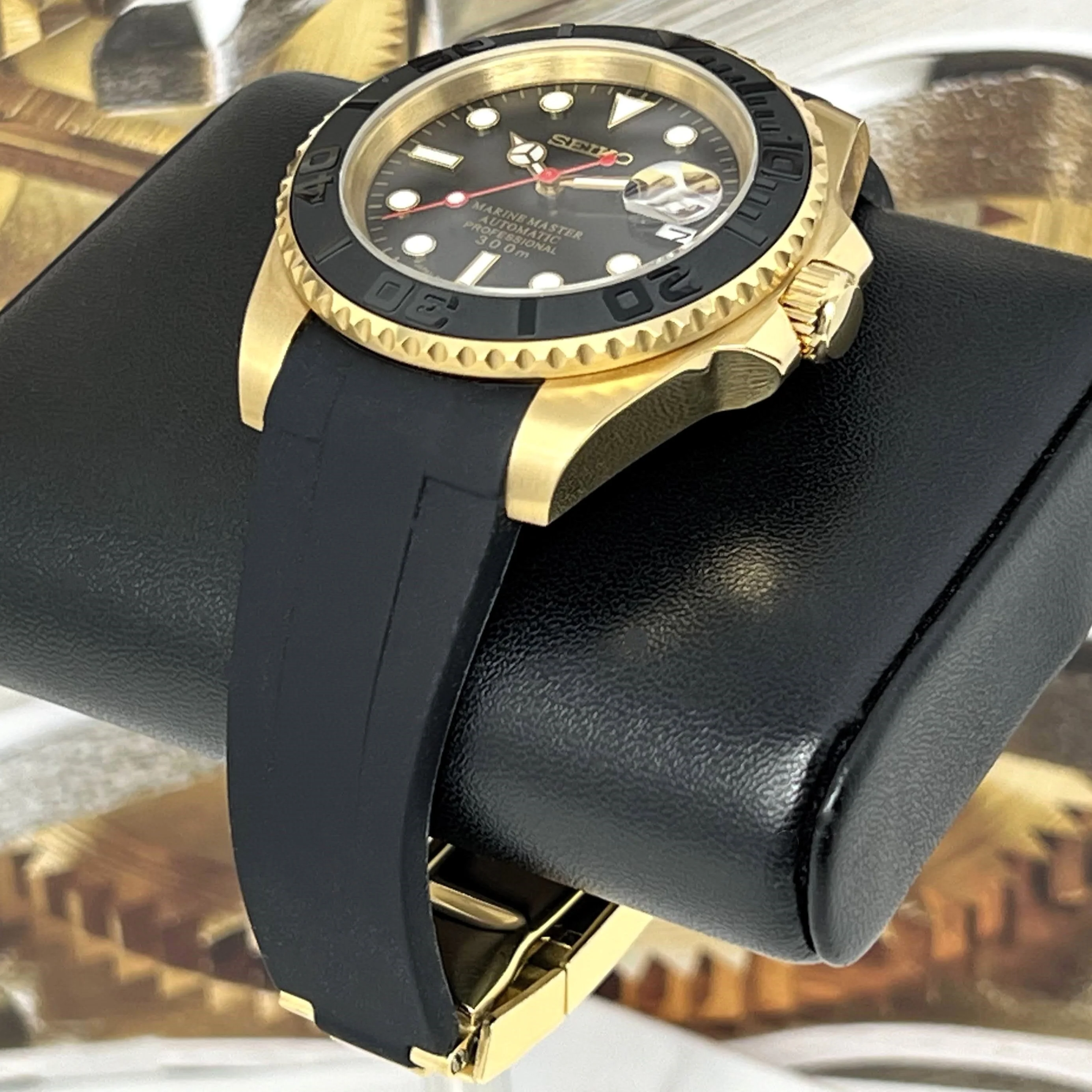 Gold Yacht Sub - Image 9