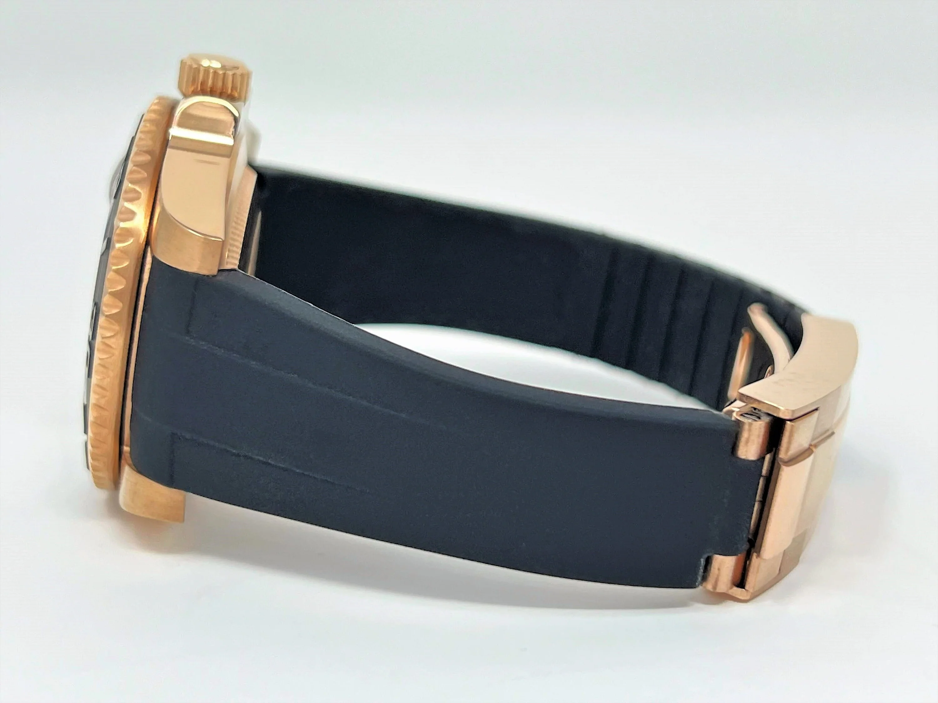 Rose Gold Yacht - Image 5