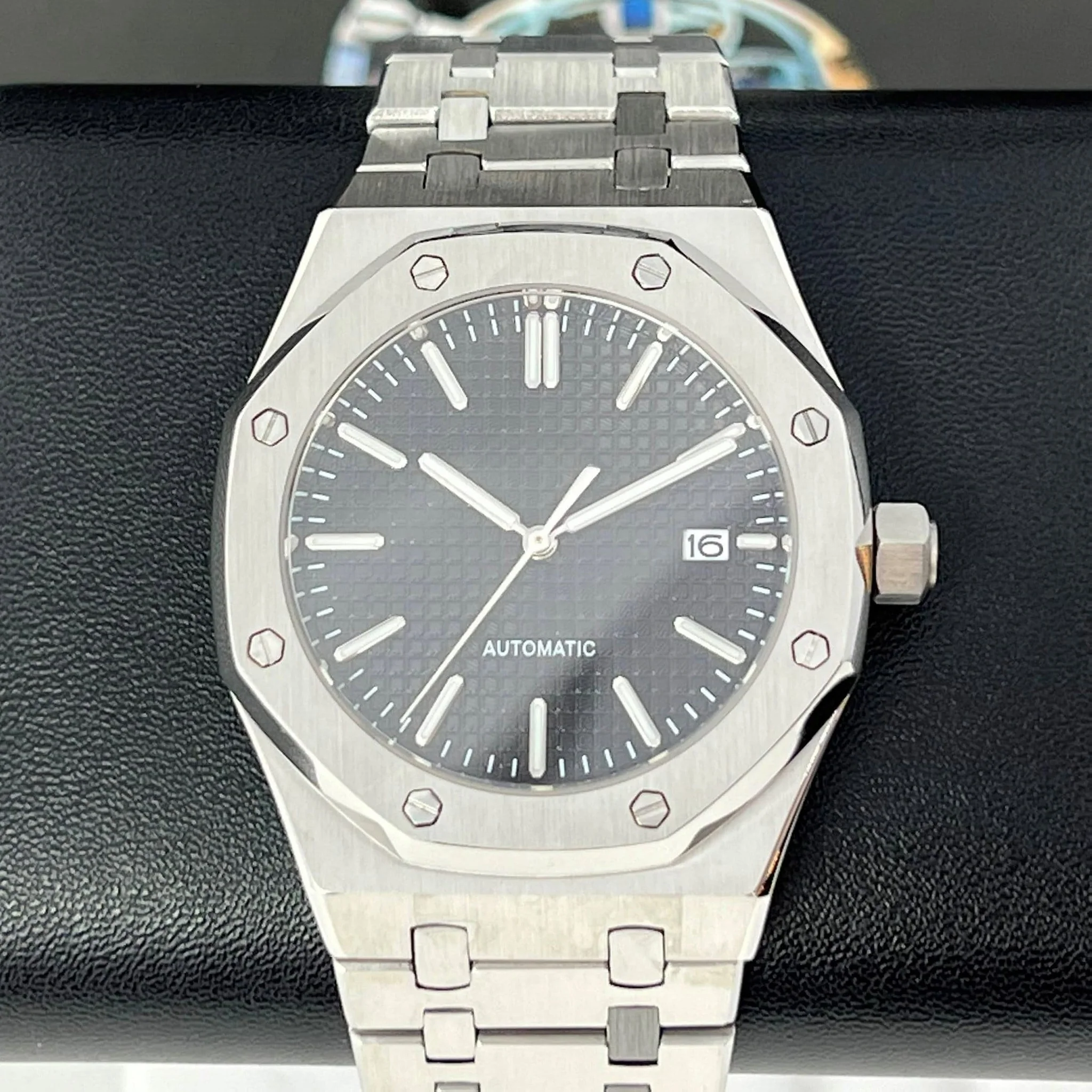 Seikoak Luxury Black