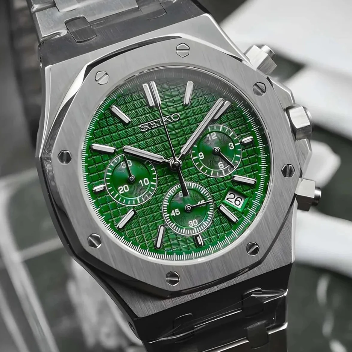 Seikoak Green Chronograph - Image 3
