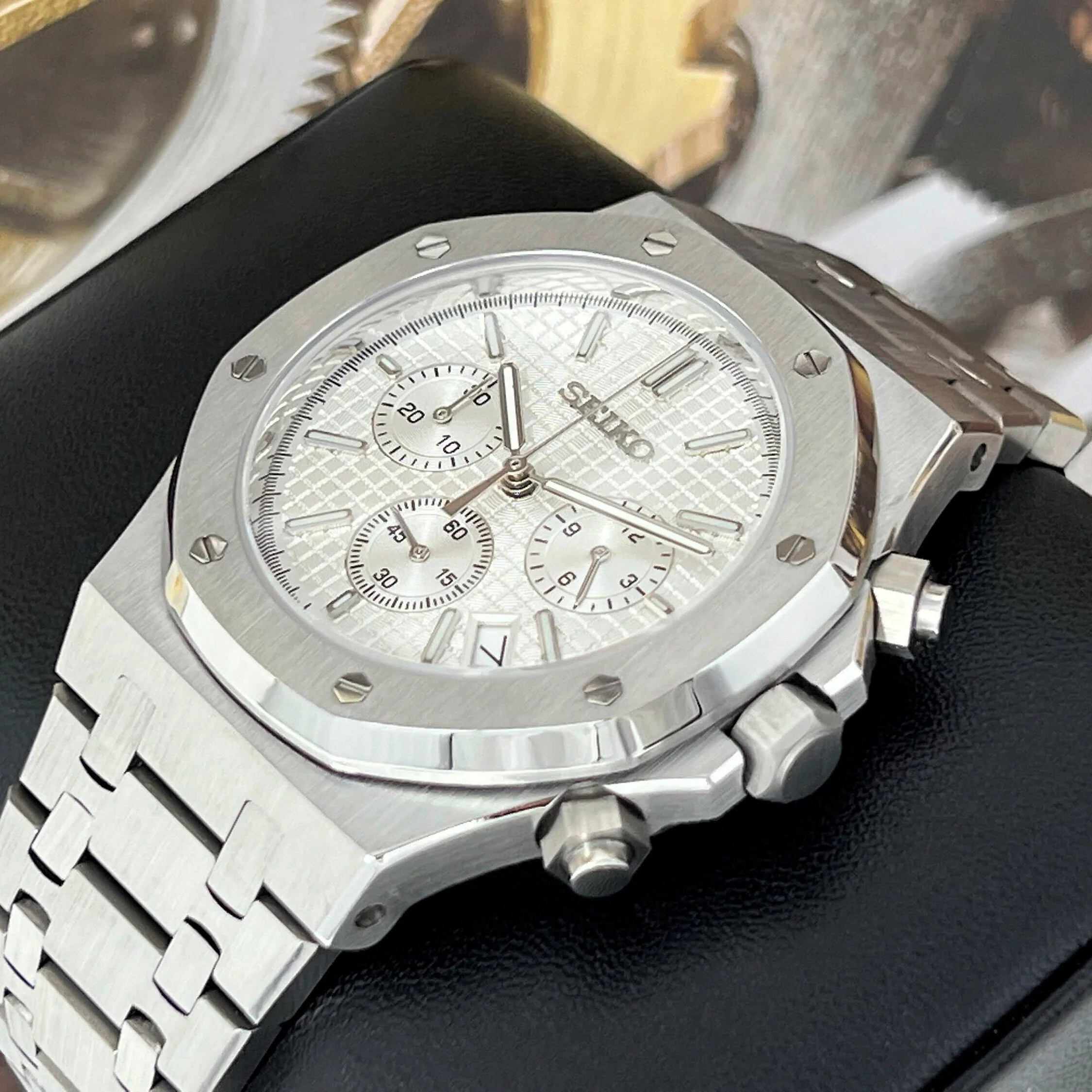 Seikoak White Panda Chronograph - Image 3