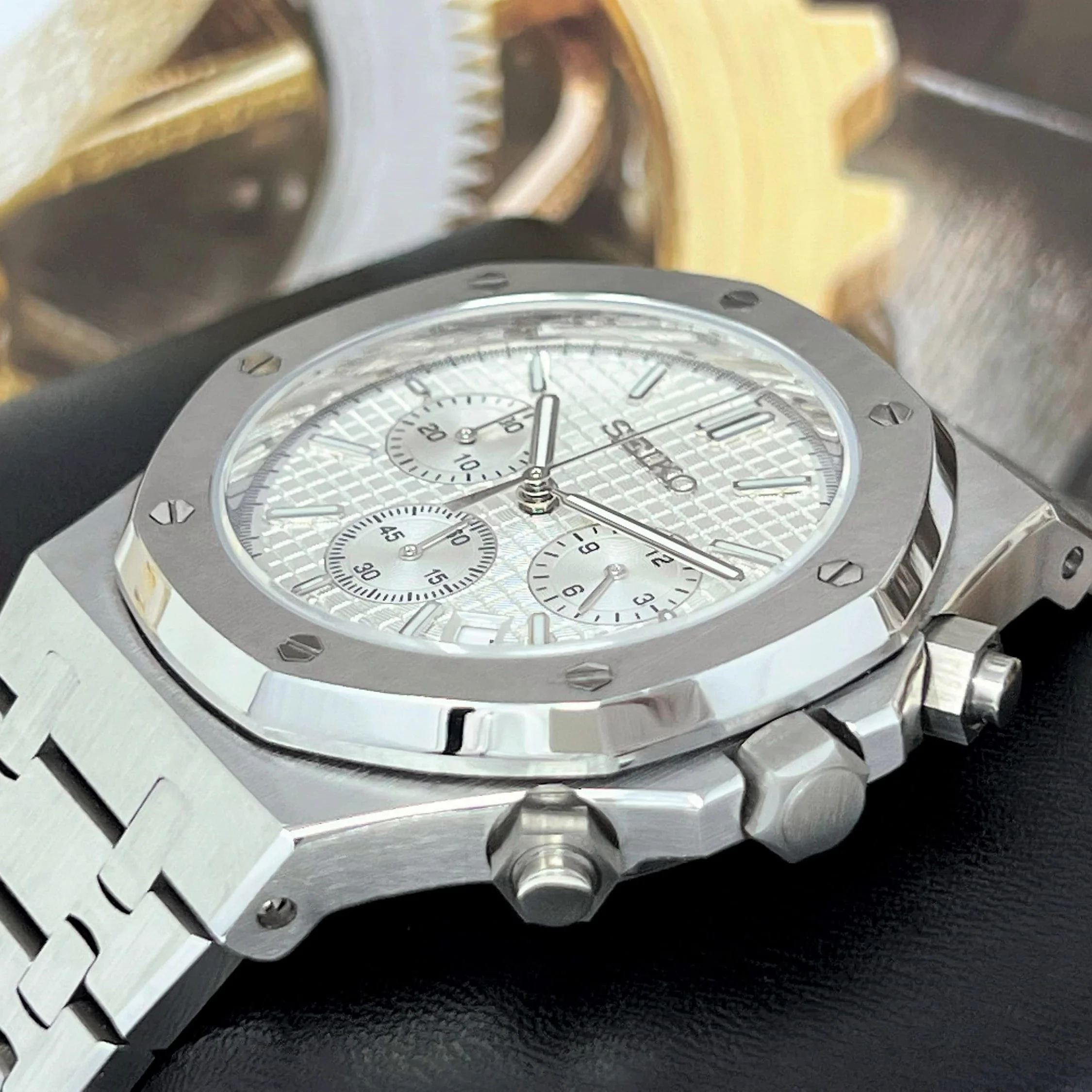 Seikoak White Panda Chronograph - Image 5