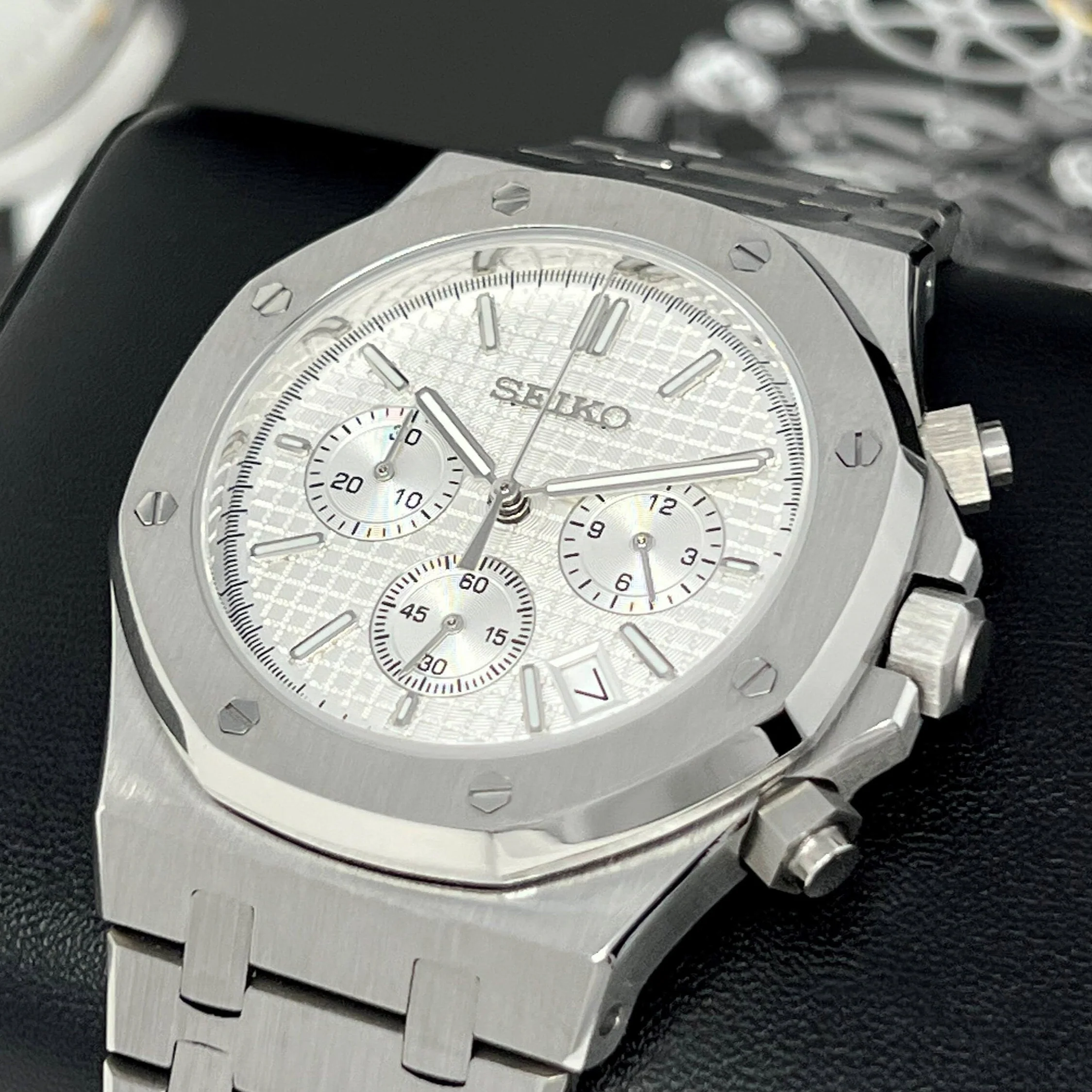 Seikoak White Panda Chronograph - Image 6