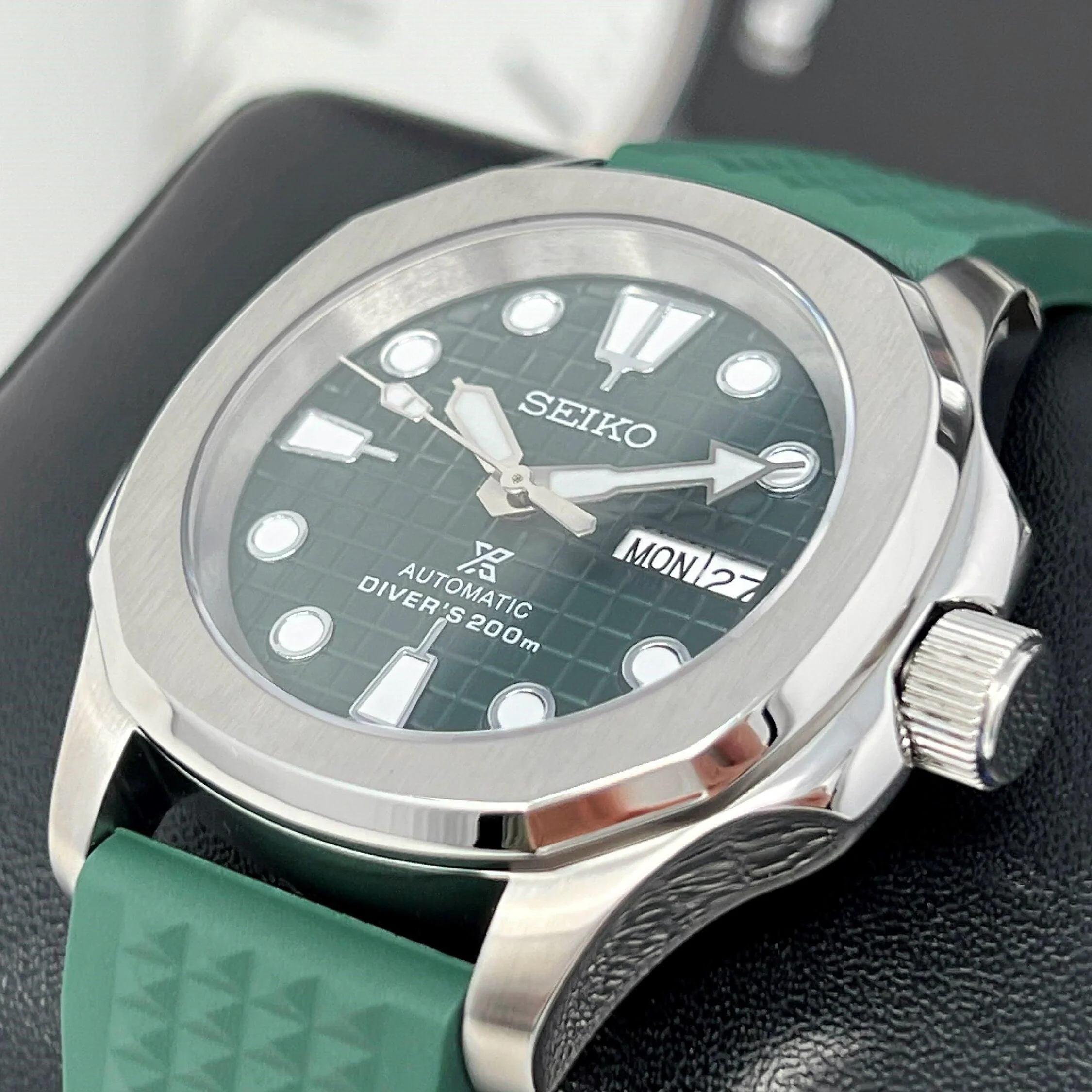 Seikonaut Green on Rubber - Image 3